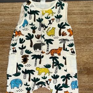 🐯 🦁 🐨 Safari 9-12 months jumpsuit.